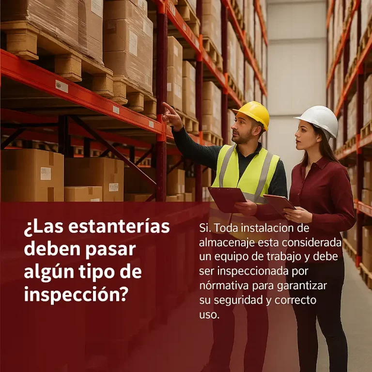 Técnico y técnica realizando inspección de estanterías metálicas en almacén conforme a la norma UNE-EN 15635.