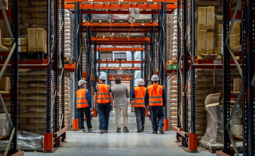 **Inspección de estanterías industriales según la norma UNE-EN 15635 en un almacén logístico